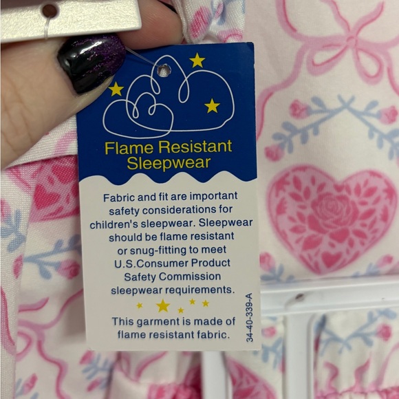 Tahari Girl Mama & Me Mommy & Me Valentine’s Day Heart Pajama Set - Picture 11 of 14